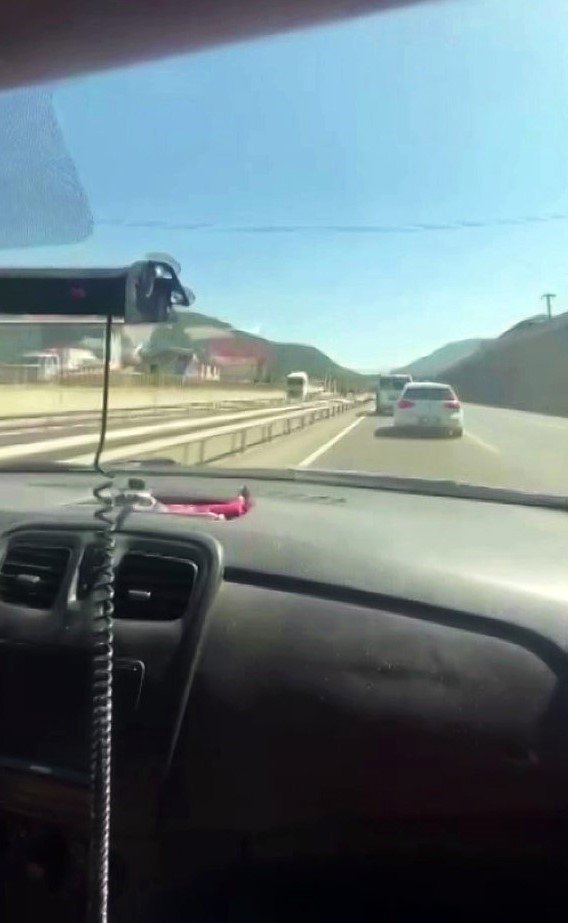 Sirenleri Umursamayıp, Orman Yangına Giden Ekibe Yol Vermeyen Sürücüye Ceza Kesildi