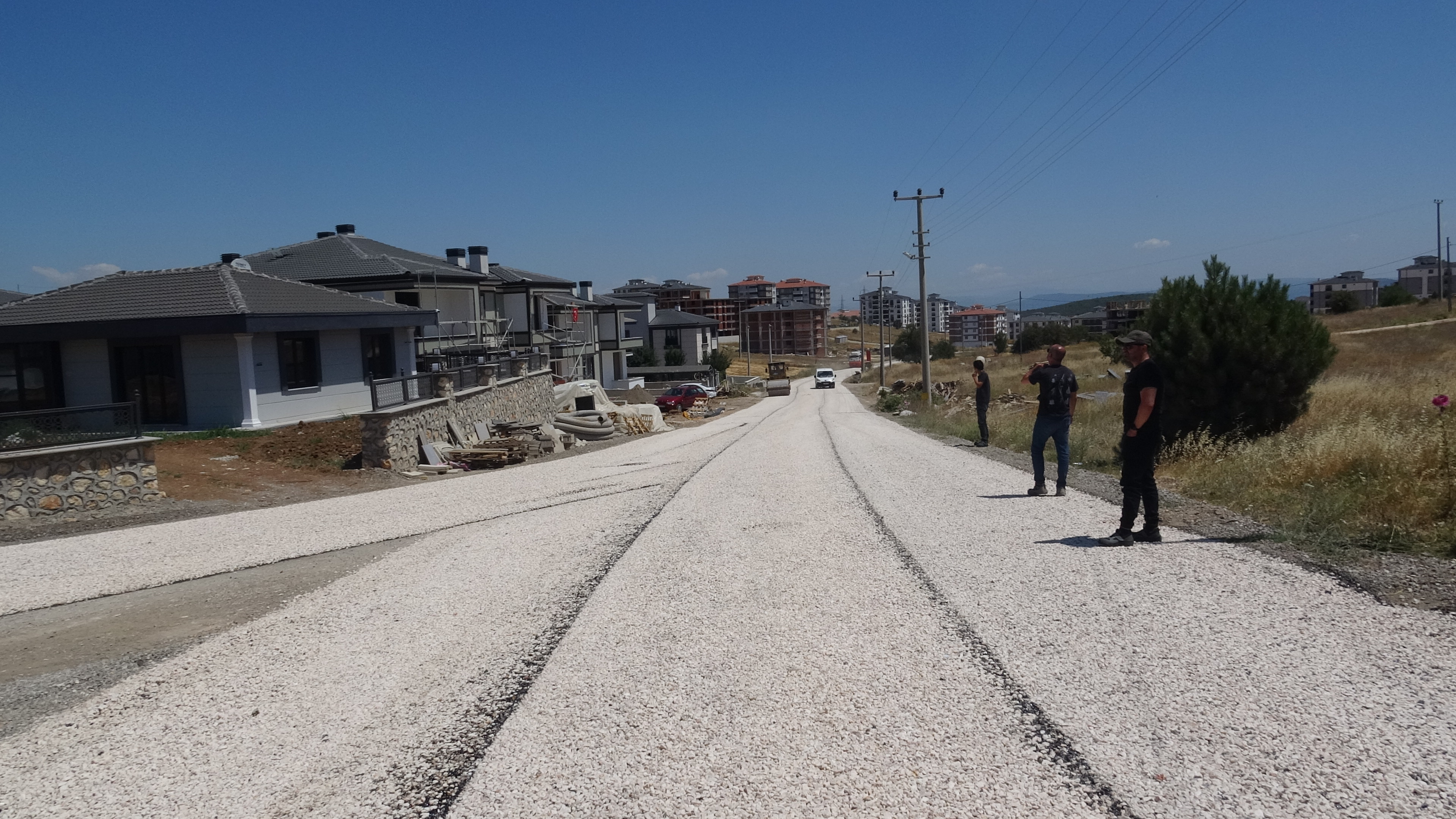yeni-yerlesim-alanlarinda-asfaltlama-calismasi-yapiliyor-1.jpg