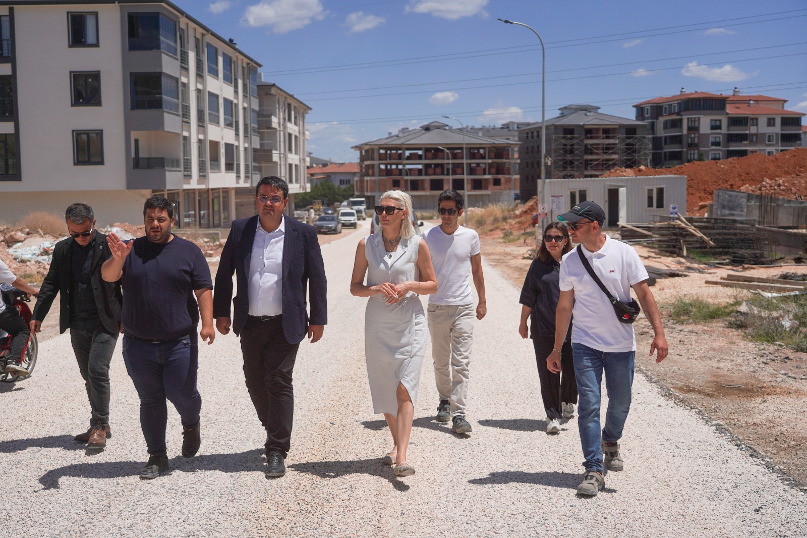 yeni-yerlesim-alanlarinda-asfaltlama-calismasi-yapiliyor-2.jpg