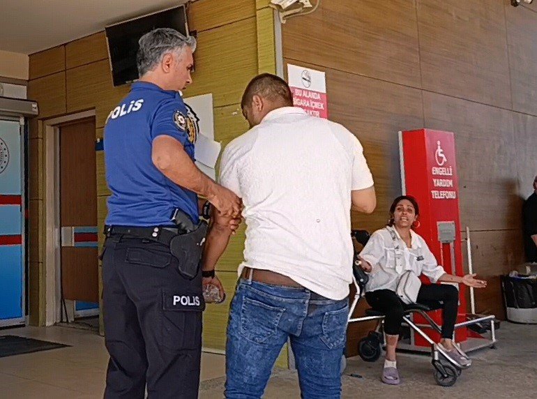 Bıçakla Yaraladığı Kocasını Elektrikli Bisiklet İle Hastaneye Götürdü
