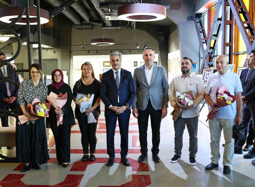 Sanatçıladan Şölen Gibi Sergi