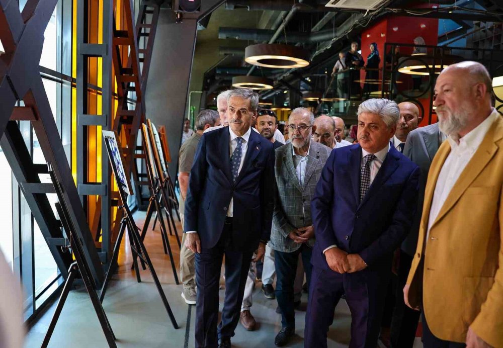 Sanatçıladan Şölen Gibi Sergi