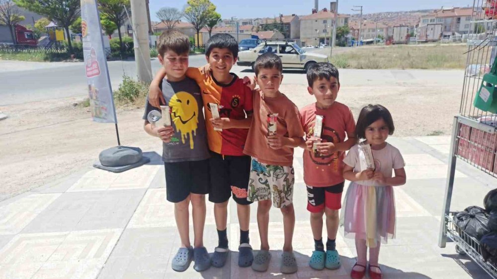 Çevre İçin Ter Döken Çocuklara Dondurmalı Teşekkür
