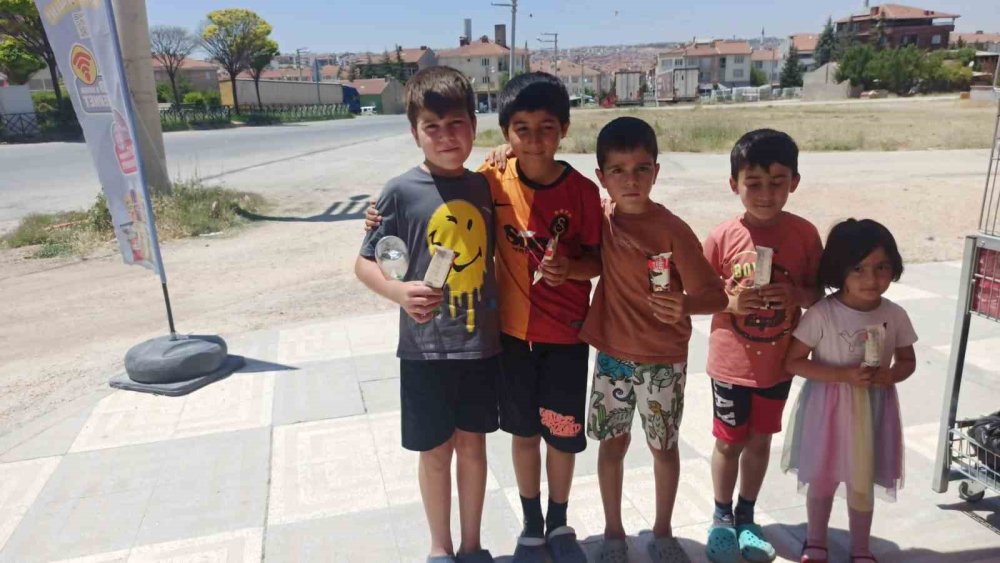 Çevre İçin Ter Döken Çocuklara Dondurmalı Teşekkür