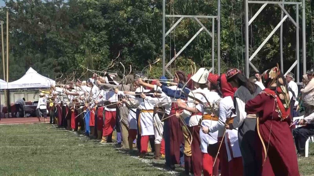 Geleneksel Türk Okçuluğu Kemankeşleri Hedefe Kitlendi