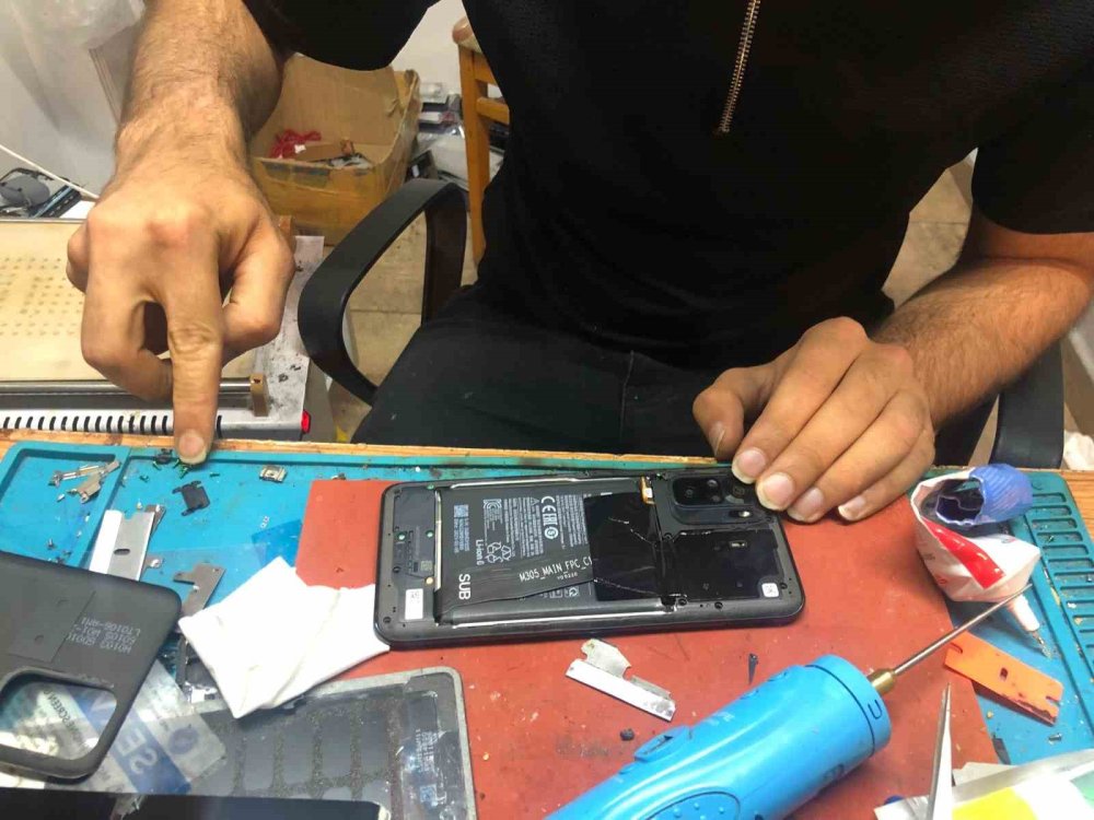Vatandaşlar Yazın Telefon Kullanırken Dikkat Etmeli