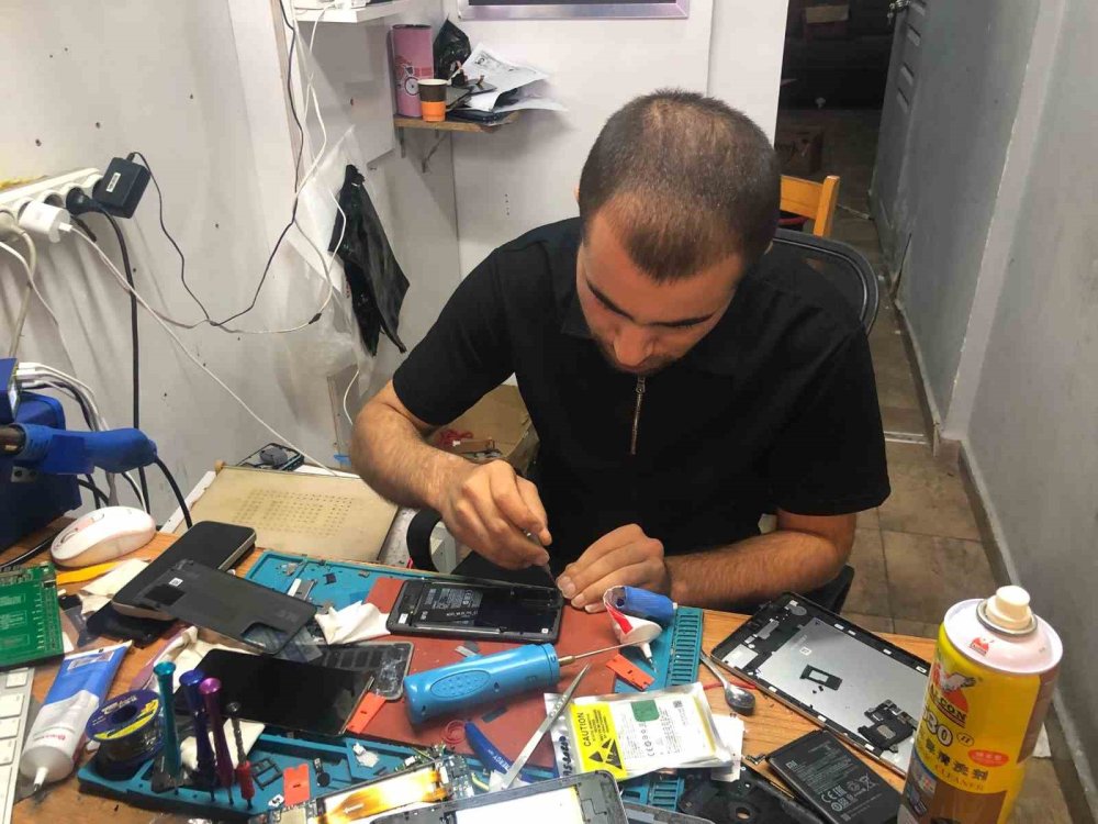 Vatandaşlar Yazın Telefon Kullanırken Dikkat Etmeli