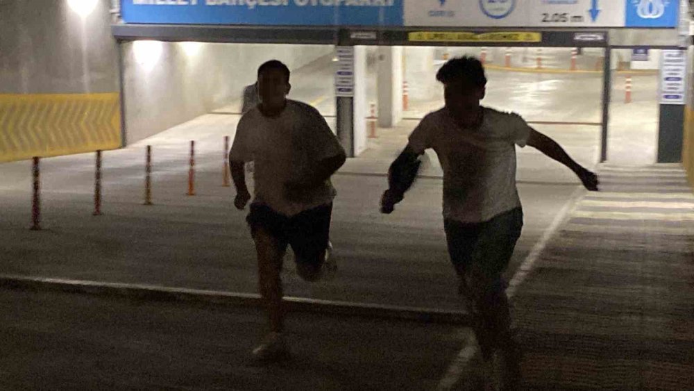 Çocukların Otopark Görevlisi Yaşlı Adam İle Tepki Oyunu Tepki Çekti