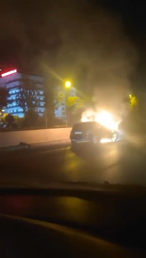 Otomobil Alev Alev Yandı
