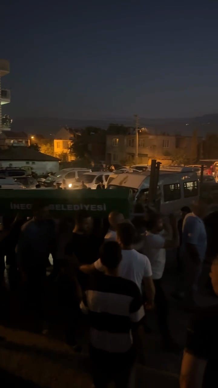 3. Kattan Düşerek Hayatını Kaybeden İnşaat İşçisi Toprağa Verildi