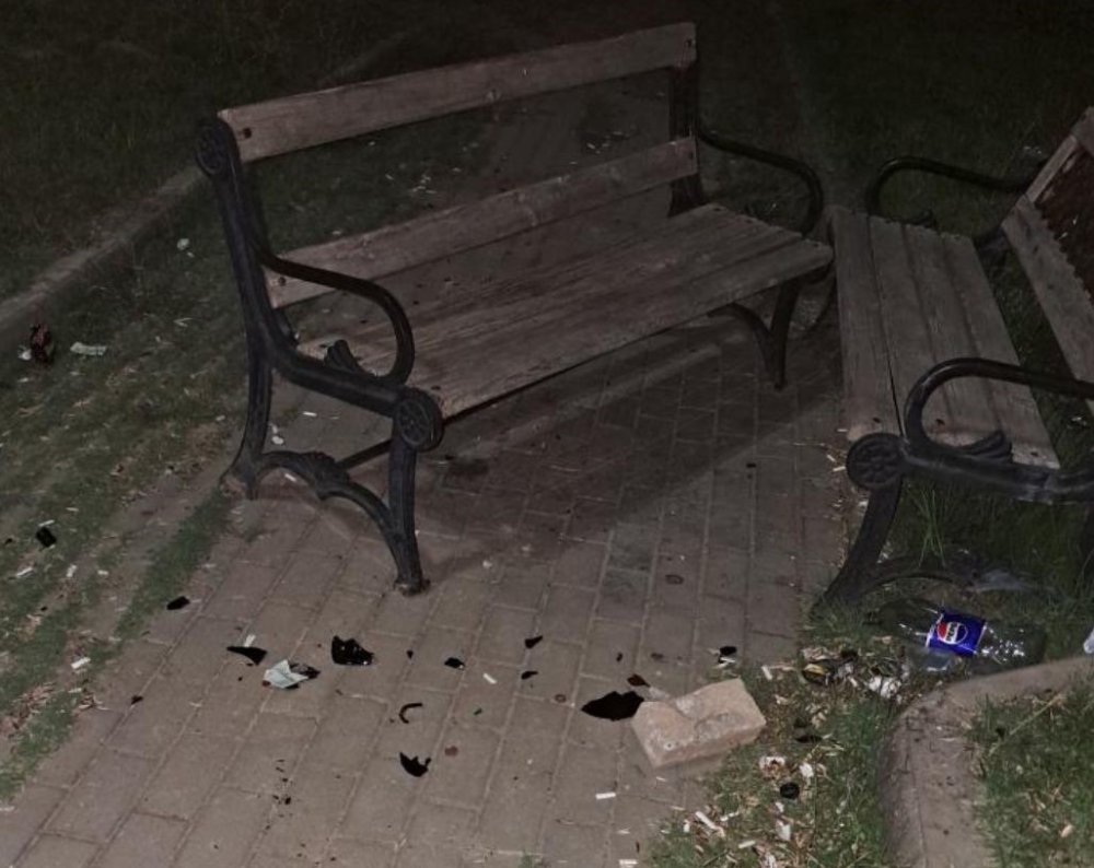 Çocuk Parkı Tehlike Saçıyor