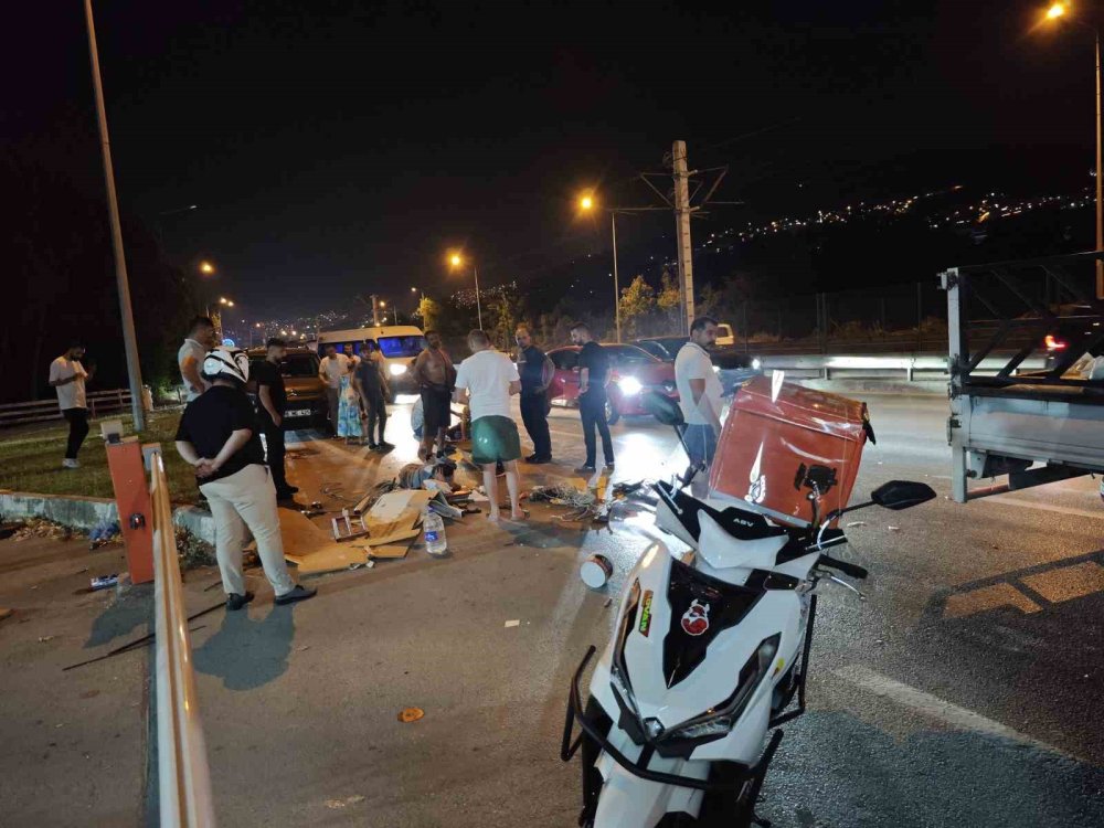 Otomobil Elektrikli Motosiklete Çarptı