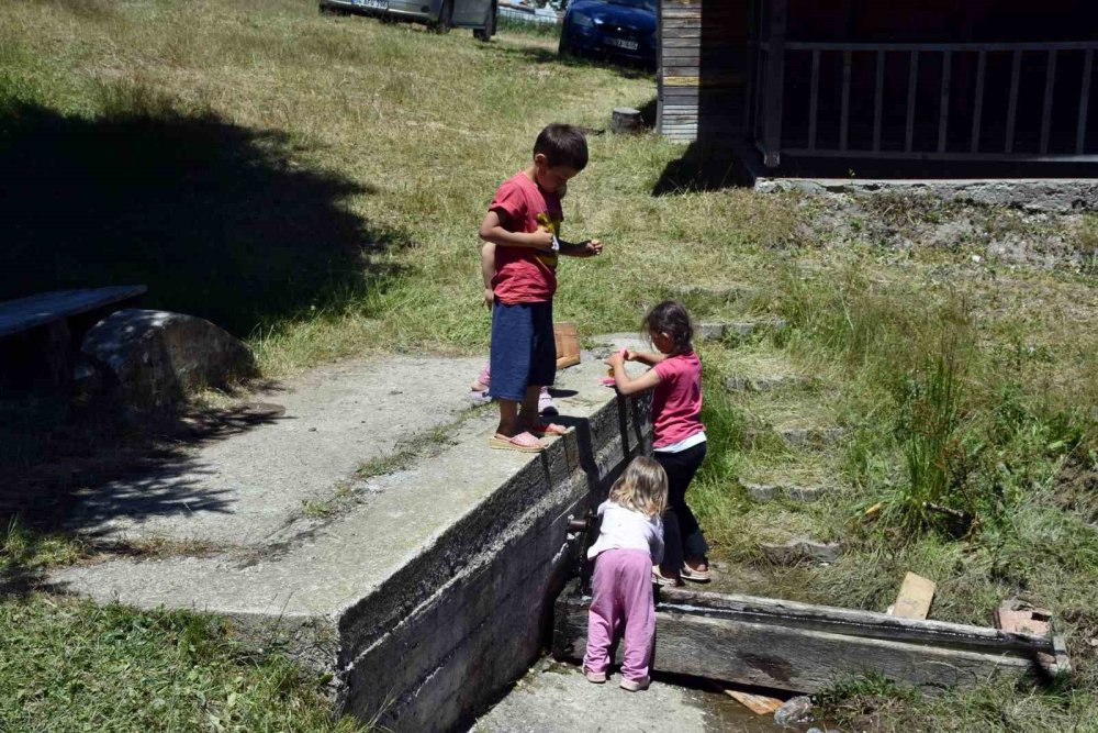 Şehir Kavruluyor, Yayla Nefes Aldırıyor