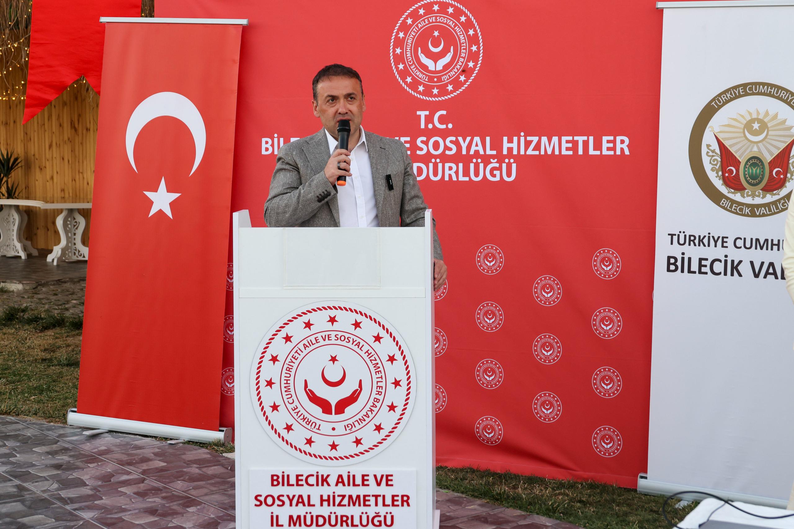 vali-faik-oktay-sozer-koruyucu-ailelerle-bulustu3.jpg