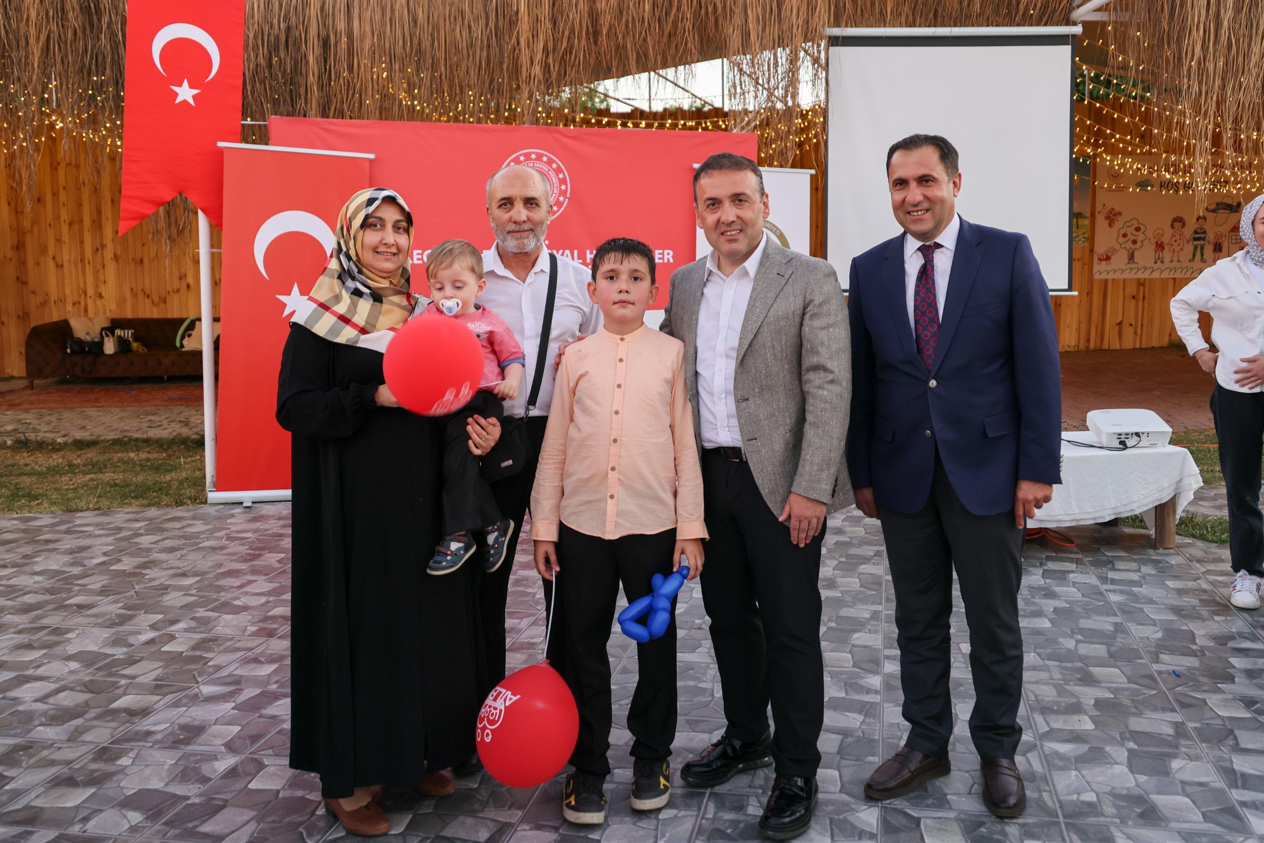 vali-faik-oktay-sozer-koruyucu-ailelerle-bulustu4.jpg