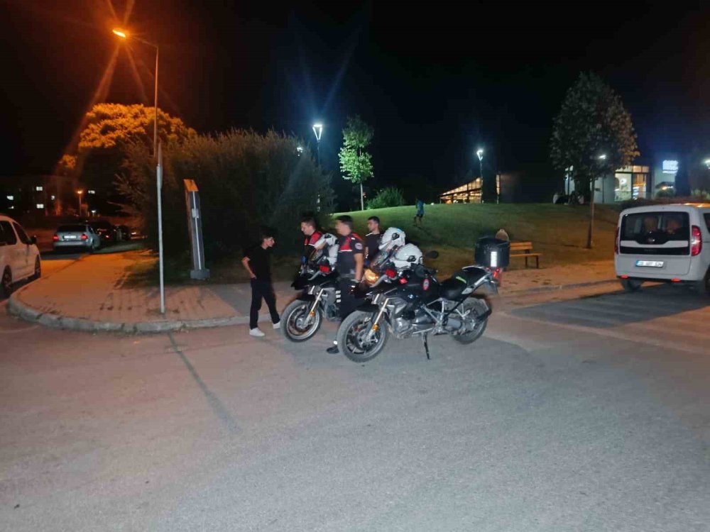 Bıçaklı Kavgada 2 Kişi Yaralandı!