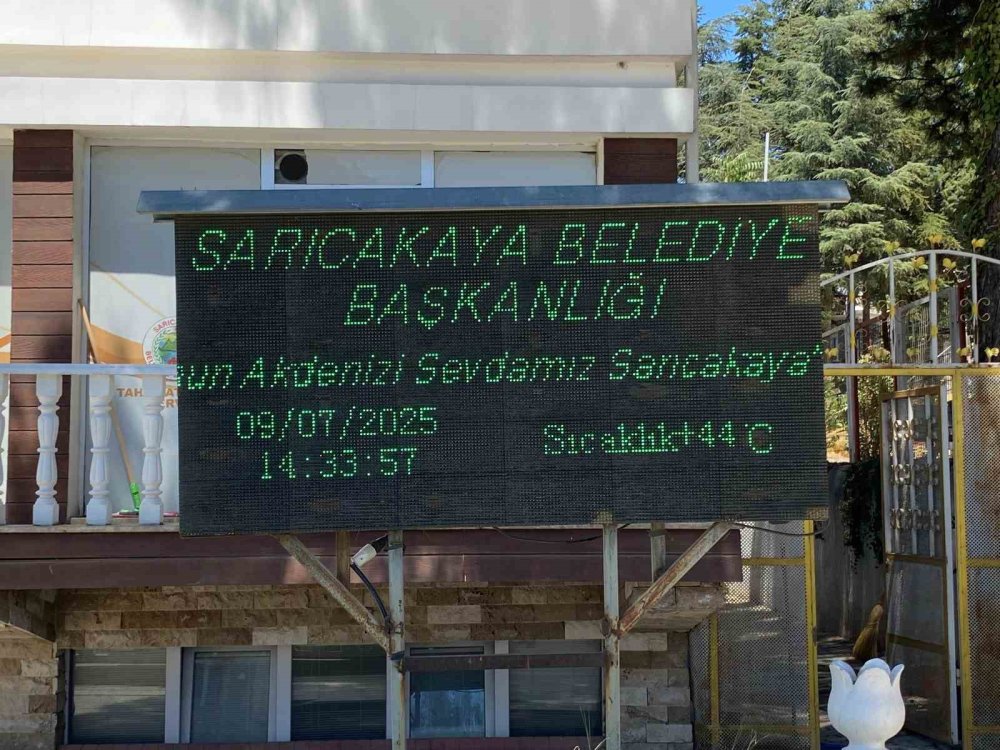 Termometreler 44 Dereceyi Gördü