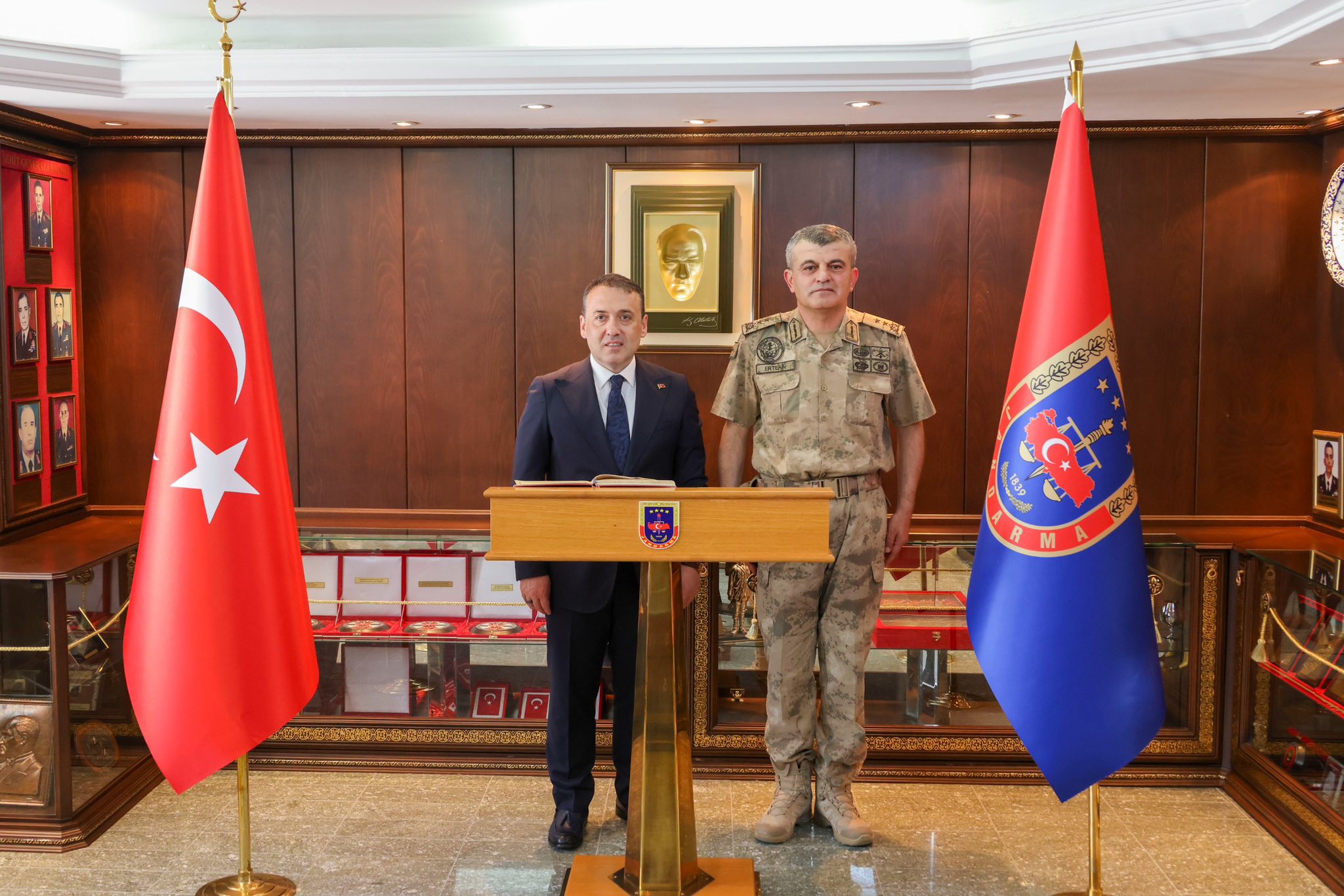 vali-faik-oktay-sozerden-bilecik-jandarma-egitim-komutanligina-ziyaret2.jpg