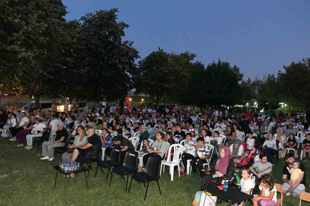 Çocuklar Açık Hava Sinemasında Buluştu