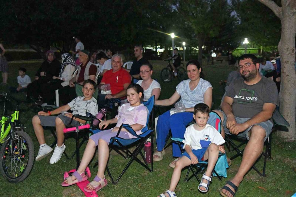 Çocuklar Açık Hava Sinemasında Buluştu