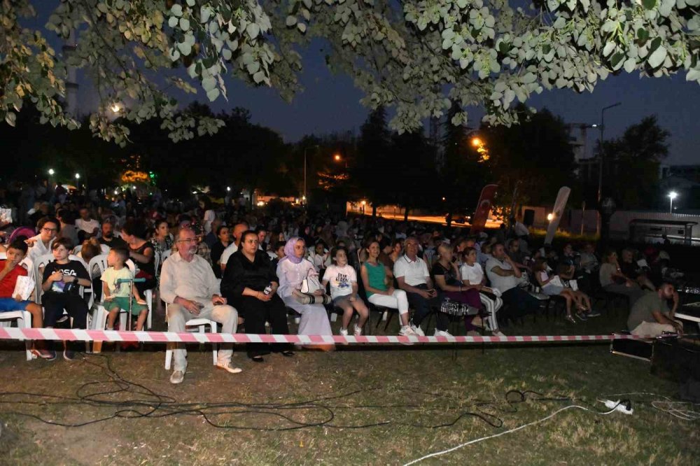 Çocuklar Açık Hava Sinemasında Buluştu