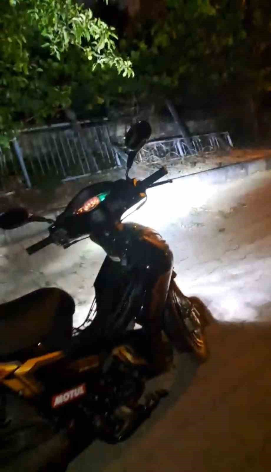 Park Halindeki Motosiklette Yılan Paniği