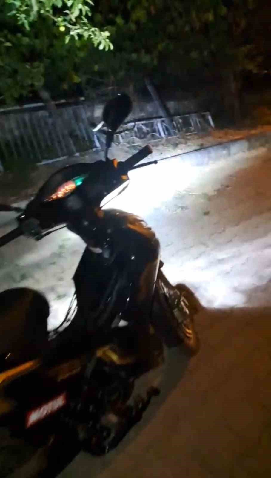 Park Halindeki Motosiklette Yılan Paniği