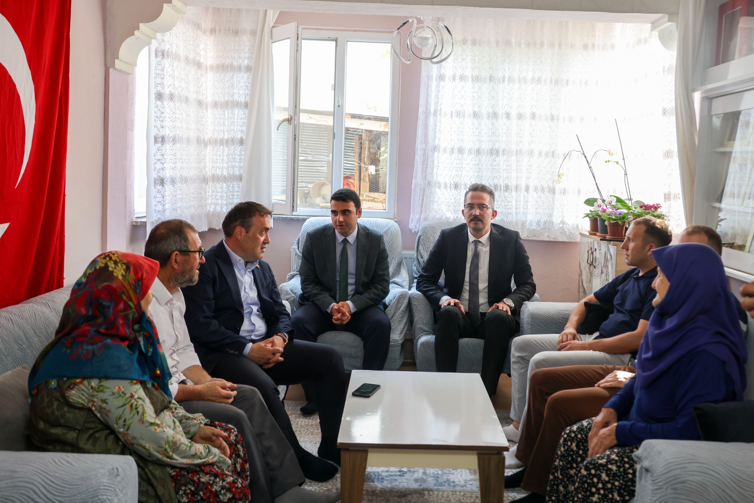 vali-sozerden-anlamli-ziyaret3.jpg