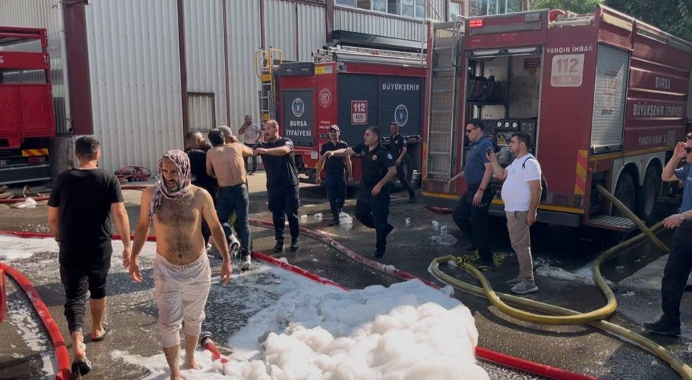 Yangın Yerinde Ortalık Karıştı, İtfaiyeci Darbedildi, Polis Müdahale Etti