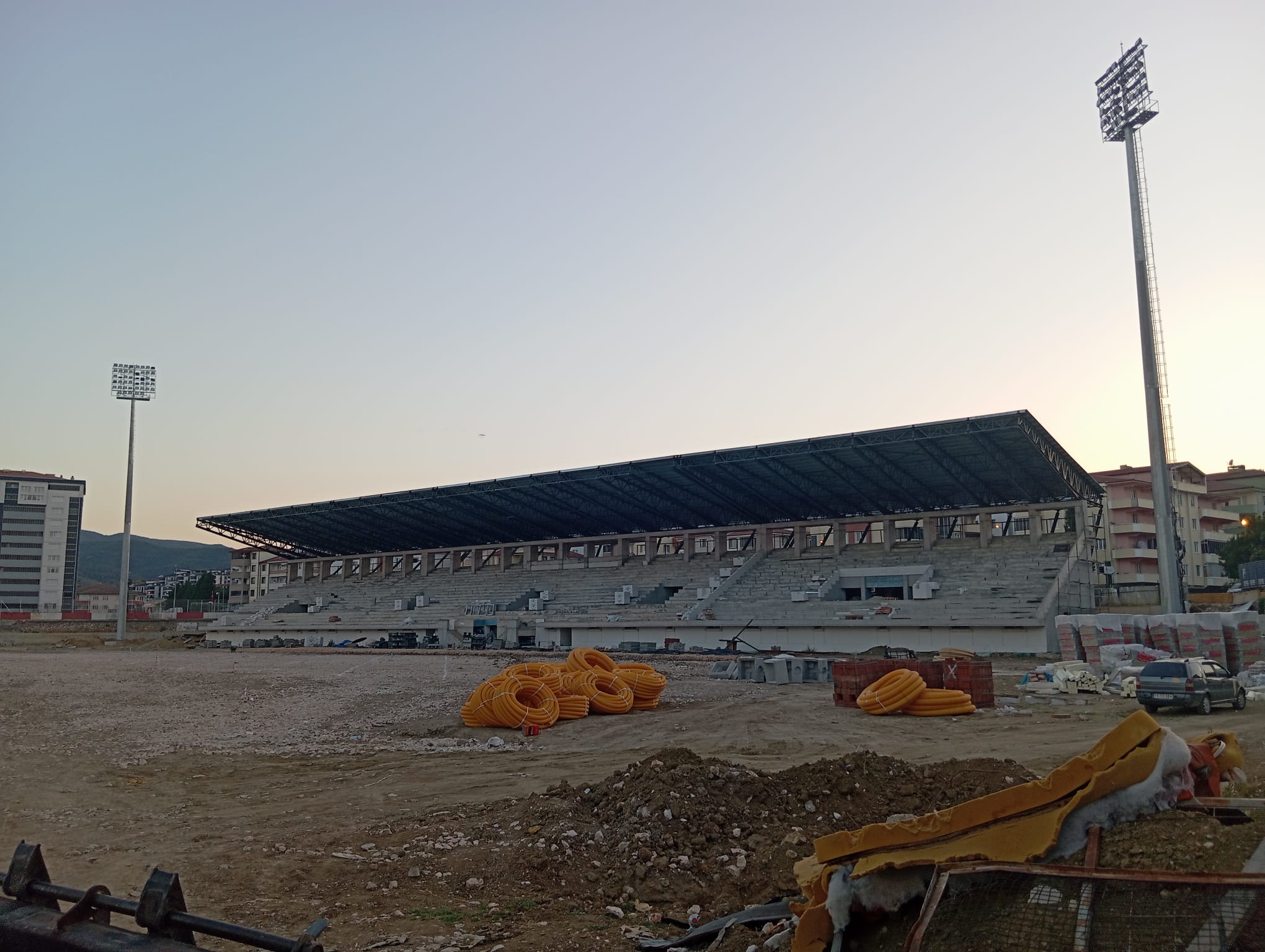 edebali-stadyumunda-hummali-calisma1.jpg