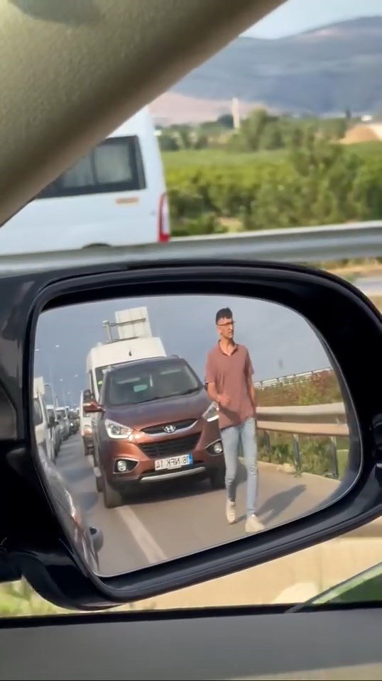 Emniyet Şeridini İhlal Edenleri, Yürüyerek Cezalandırdı