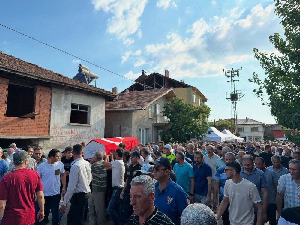 Kalp Krizi Sonucu Vefat Eden Polis Toprağa Verildi