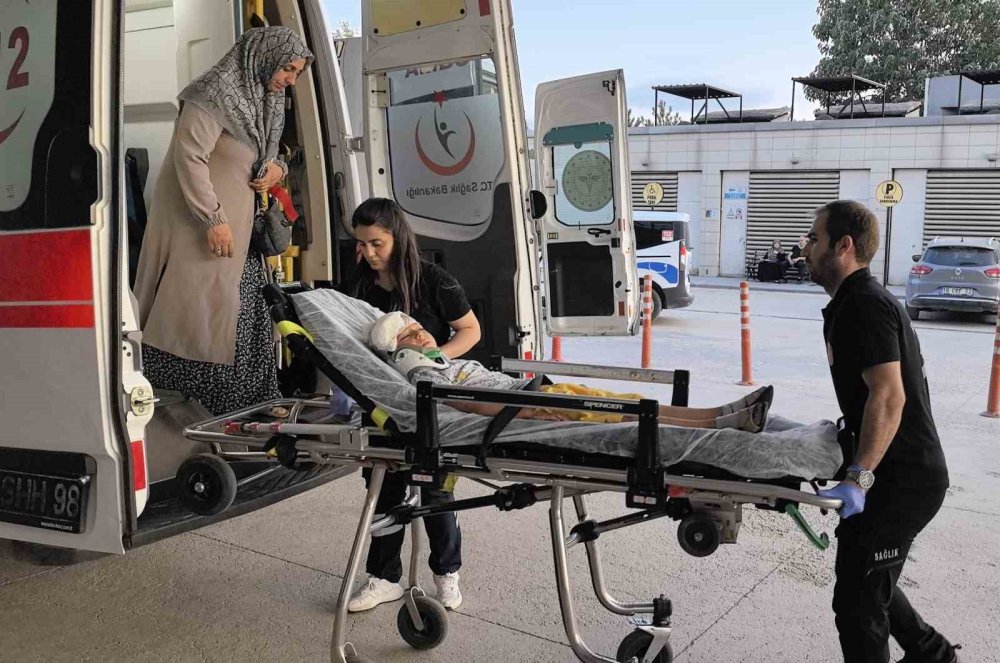Sürgülü Kapının Altında Kalan Çocuk Ağır Yaralandı