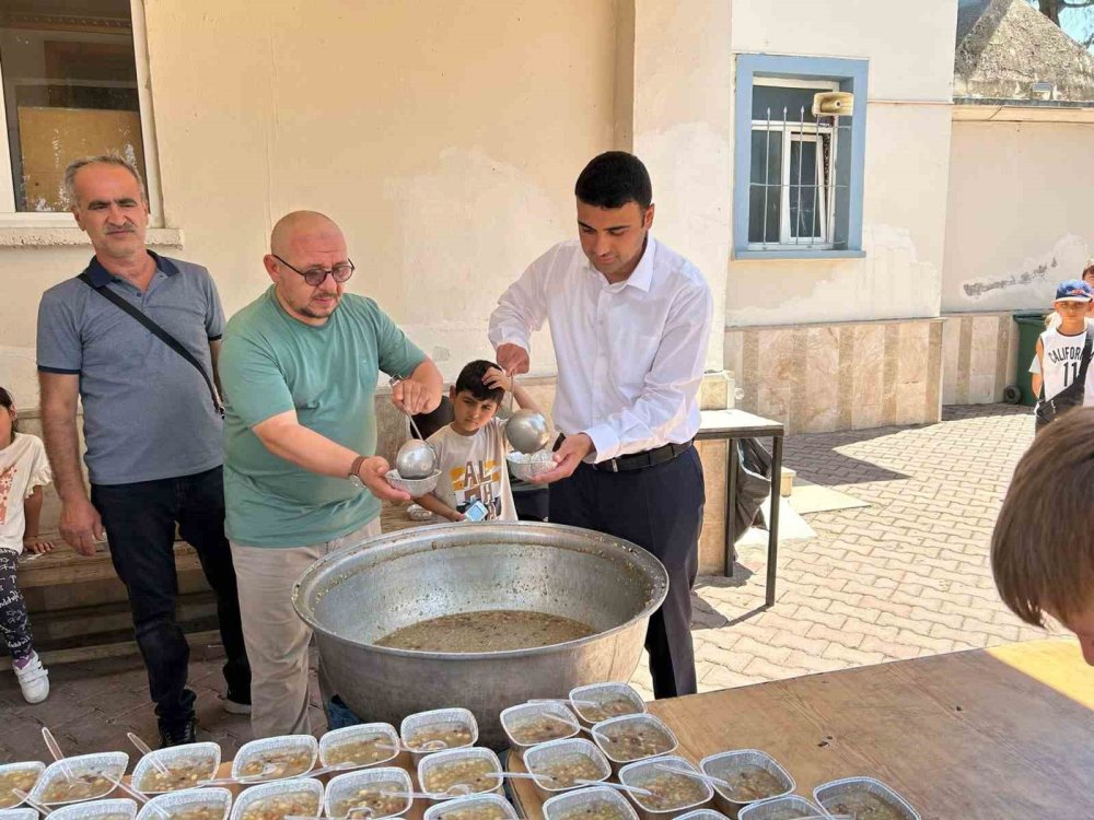 Yaz Kur’an Kursu Öğrencilerine Aşure İkramı