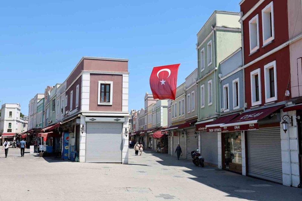 Cadde Ve Sokaklar Ay-yıldızlı Bayraklarla Donatıldı