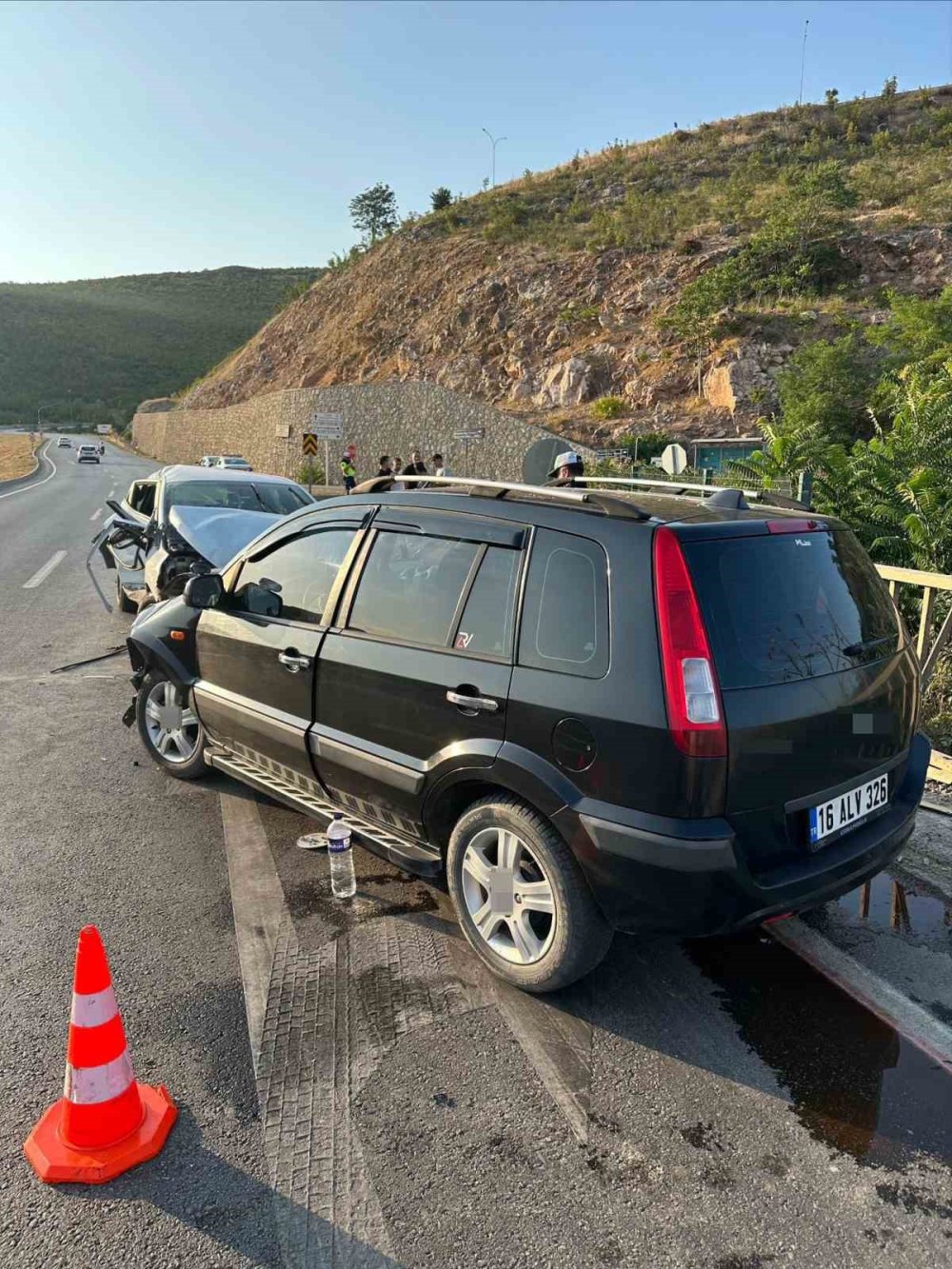 İki Otomobil Çarpıştı: 1’i Ağır 4 Yaralı