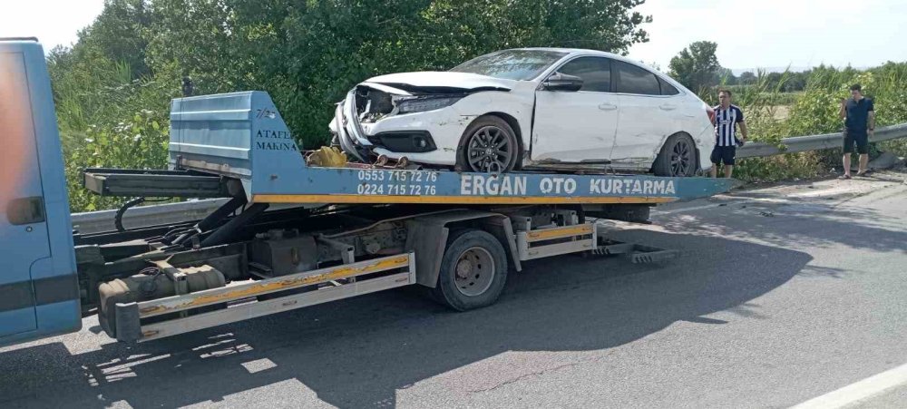 Kontrolden Çıkan Araç Bariyere Çarptı
