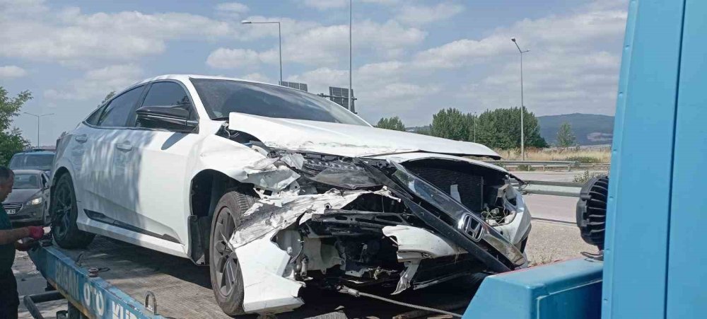 Kontrolden Çıkan Araç Bariyere Çarptı