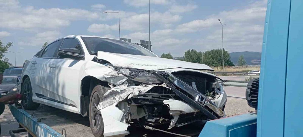 Kontrolden Çıkan Araç Bariyere Çarptı