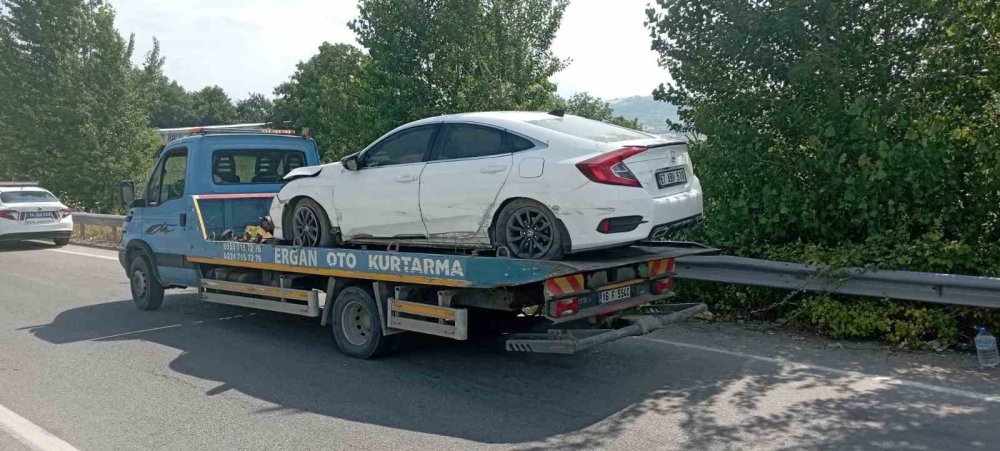 Kontrolden Çıkan Araç Bariyere Çarptı