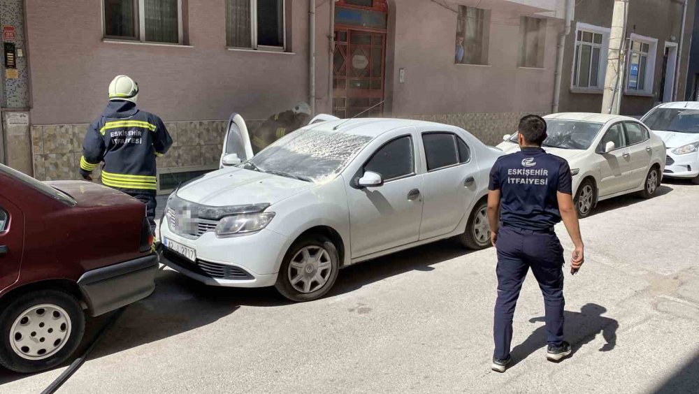 Park Halindeki Otomobilde Yangın