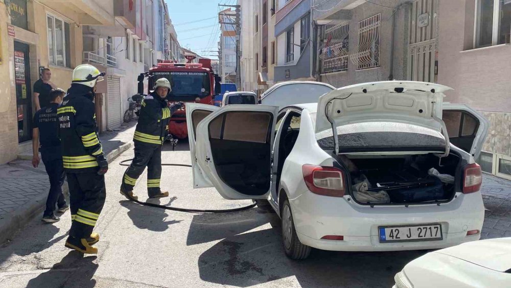 Park Halindeki Otomobilde Yangın