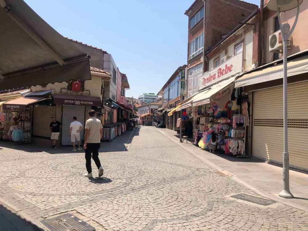 Sıcak havalar vatandaşların dışarı çıkmasına engel oldu