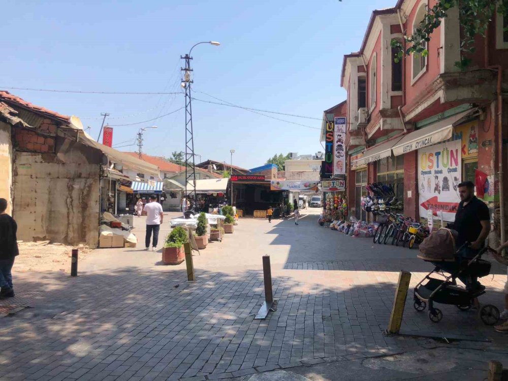 Sıcak havalar vatandaşların dışarı çıkmasına engel oldu