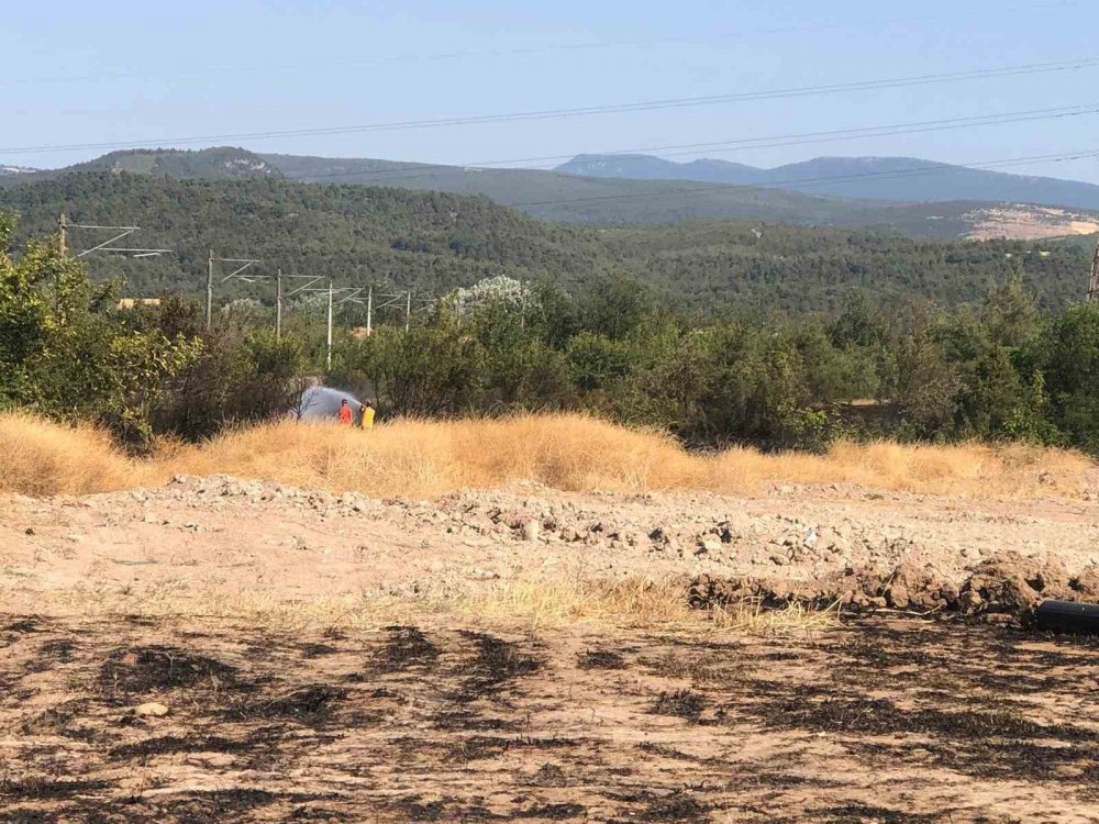 Anız Yangını Büyümeden Söndürüldü