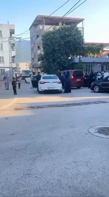 Düğünde Uzun Namlulu Silahlarla Tehlikeli Kutlama