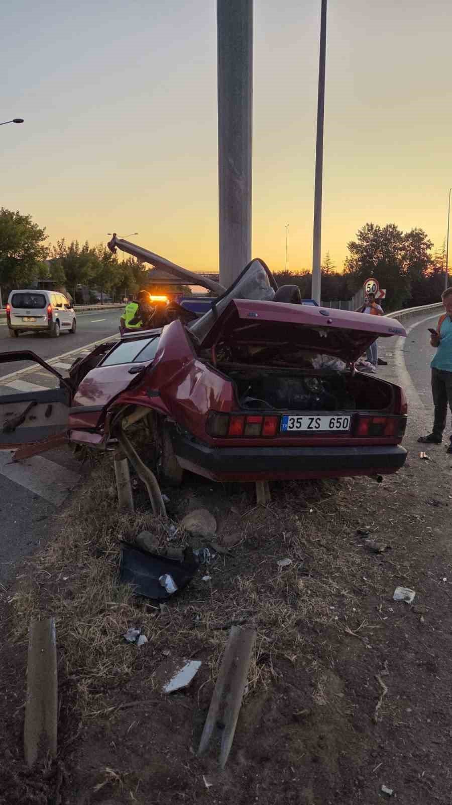 Kontrolden Çıkan Otomobil Bariyere Girdi!