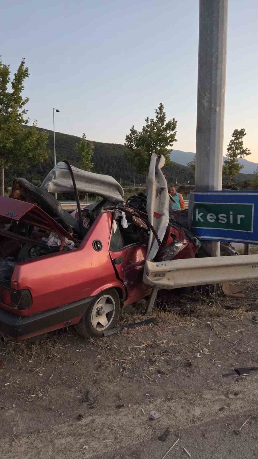 Kontrolden Çıkan Otomobil Bariyere Girdi!