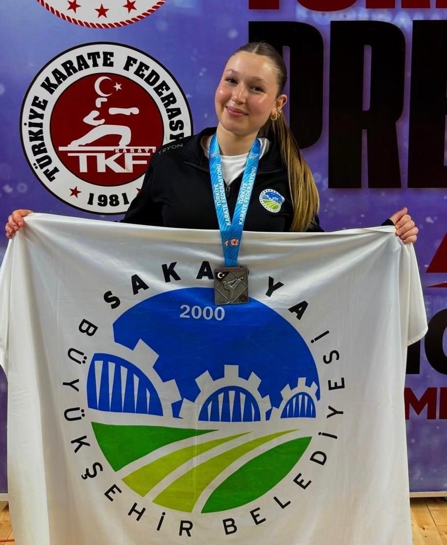Özel Sporcular Şampiyonluk Ve Dereceler Elde Etti
