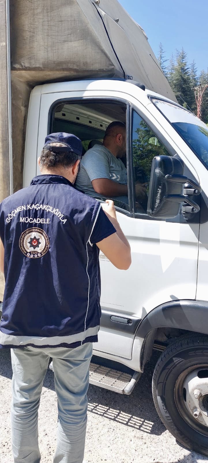 emniyetten-duzensiz-gocmen-denetimi1.jpg